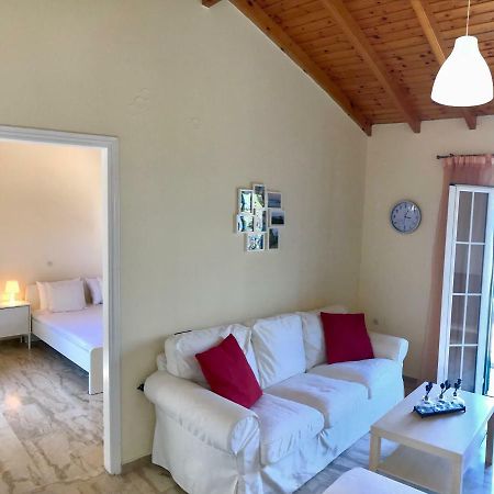 Wooden Ceiling Apartment - Close To City Center Kanali  Exterior photo