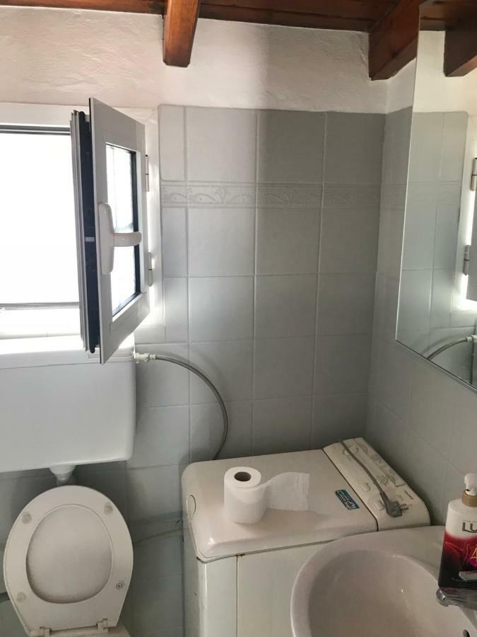 Wooden Ceiling Apartment - Close To City Center Kanali  Exterior photo