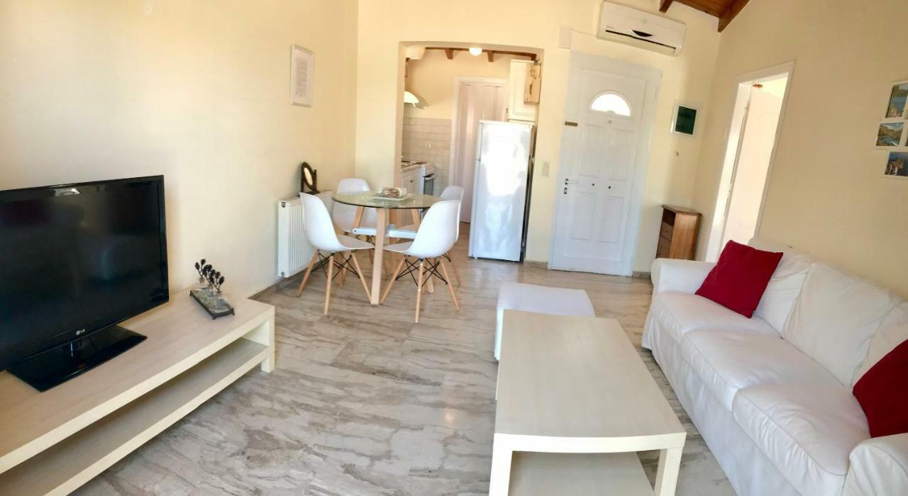 Wooden Ceiling Apartment - Close To City Center Kanali  Exterior photo